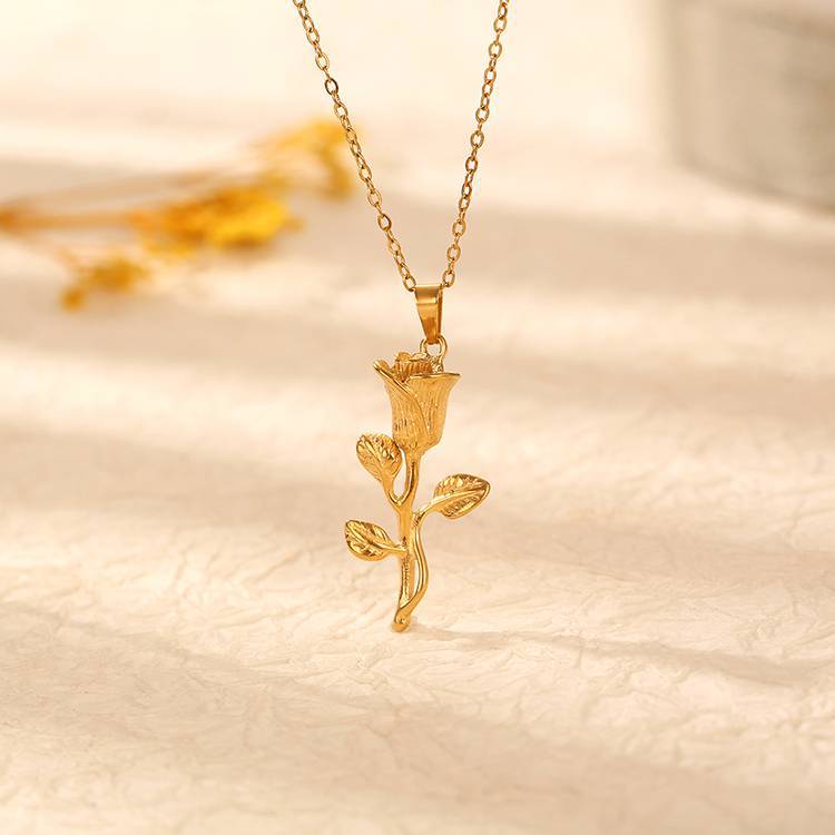Rose Necklace Pendant Versatile Pendant Collar Bone ChainTitanium Steel Hypoallergenic