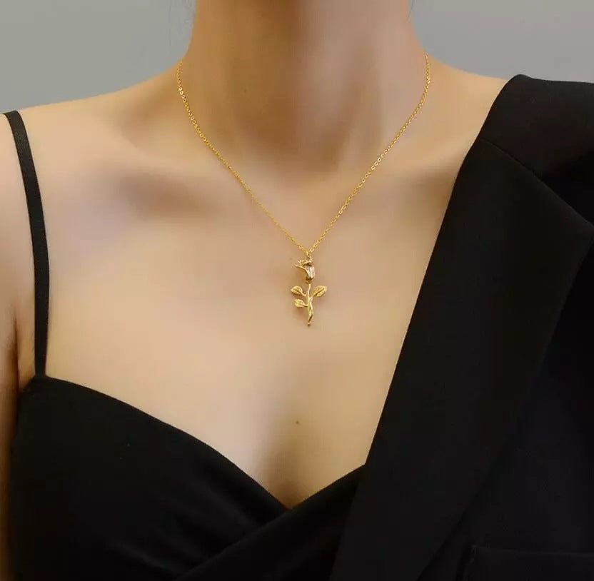 Rose Necklace Pendant Versatile Pendant Collar Bone ChainTitanium Steel Hypoallergenic