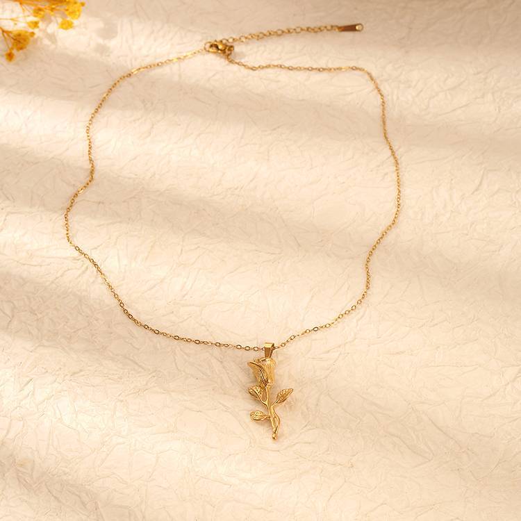 Rose Necklace Pendant Versatile Pendant Collar Bone ChainTitanium Steel Hypoallergenic