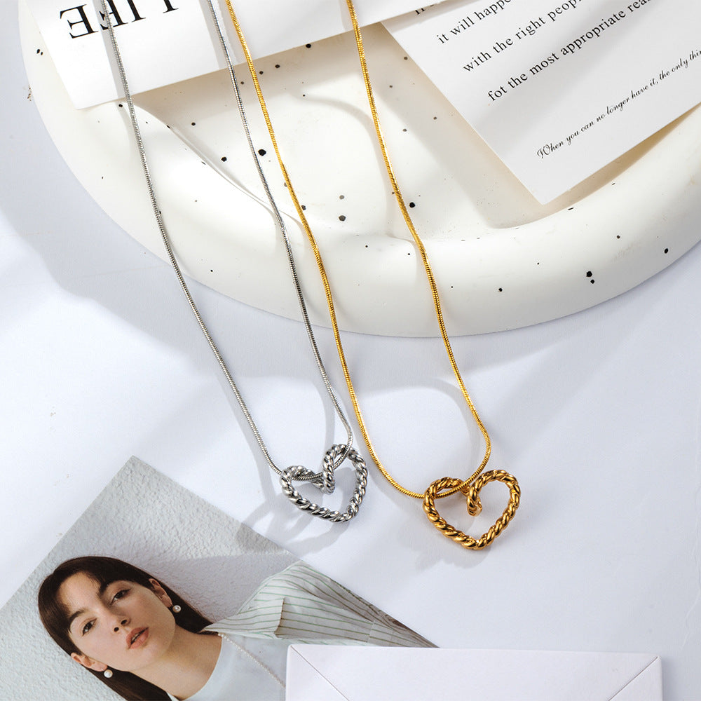 Women's Titanium Steel Necklace Vintage Luxe Minimalist Versatile and Elegant Collar-Length Necklace
