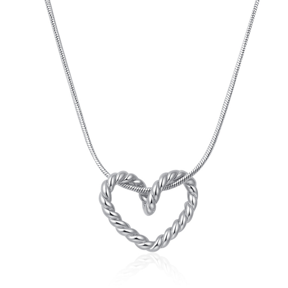 Women's Titanium Steel Necklace Vintage Luxe Minimalist Versatile and Elegant Collar-Length Necklace