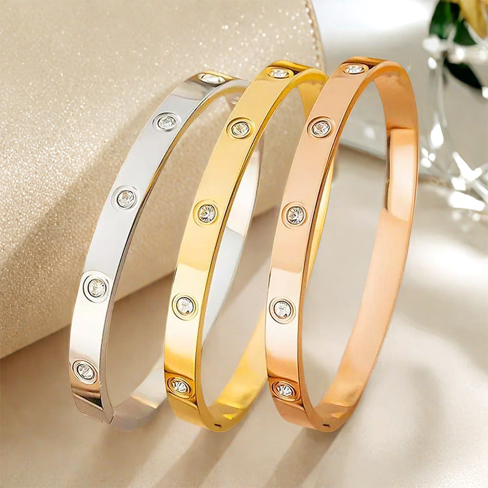 Fade-Resistant stainless steel bracelet 18K Gold-Plated with Diamonds