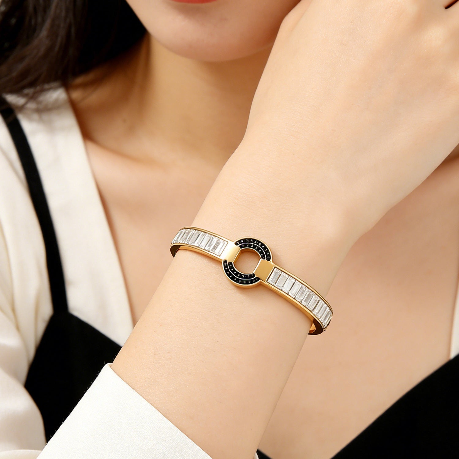 Stainless Steel Vacuum-Plated Geometric Bracelet Round Diamond-Set Bracelet for Women