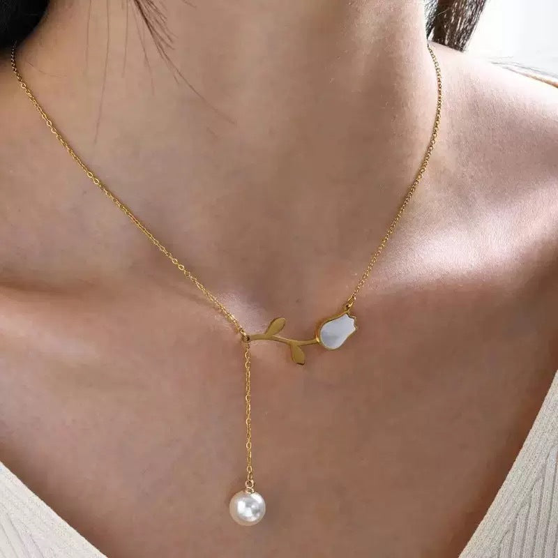 White Pearl and Tulip Titanium Steel Necklace Versatile Necklace with a Sophisticated Design