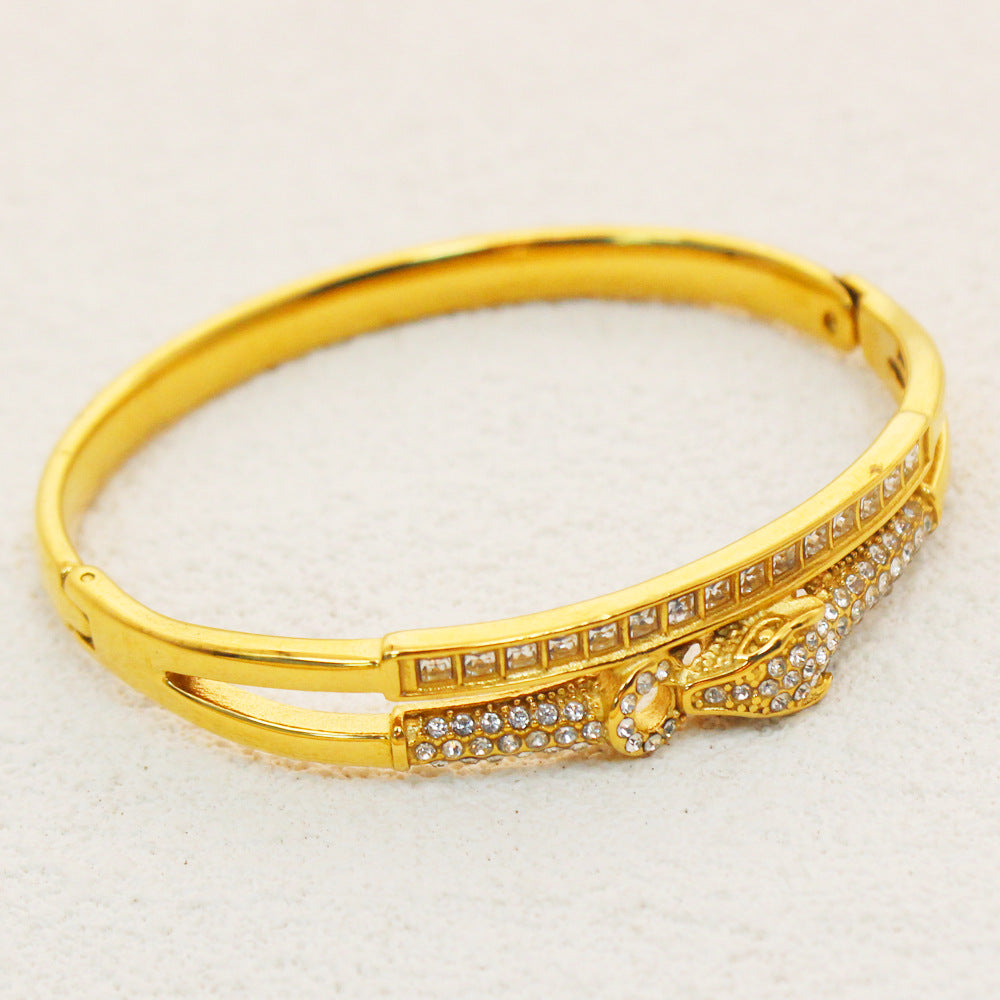 Custom Vintage Diamond-Studded Buckle Bracelet Elegant and Versatile Stainless Steel Bracelet with Gold Plating