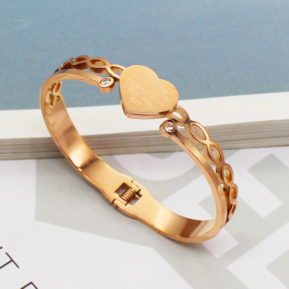 Heart-Shaped Letter Bracelet: A Stylish, Minimalist, and Versatile Accessory Made of Titanium Steel That Won't Fade