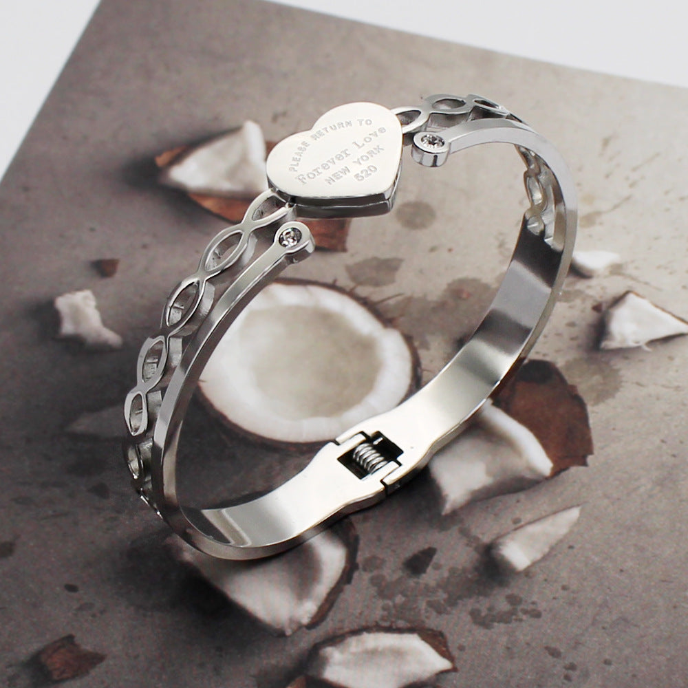 Heart-Shaped Letter Bracelet: A Stylish, Minimalist, and Versatile Accessory Made of Titanium Steel That Won't Fade