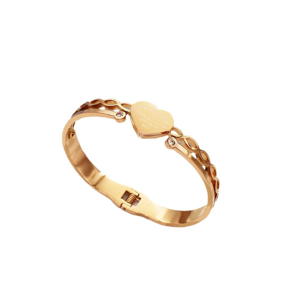Heart-Shaped Letter Bracelet: A Stylish, Minimalist, and Versatile Accessory Made of Titanium Steel That Won't Fade