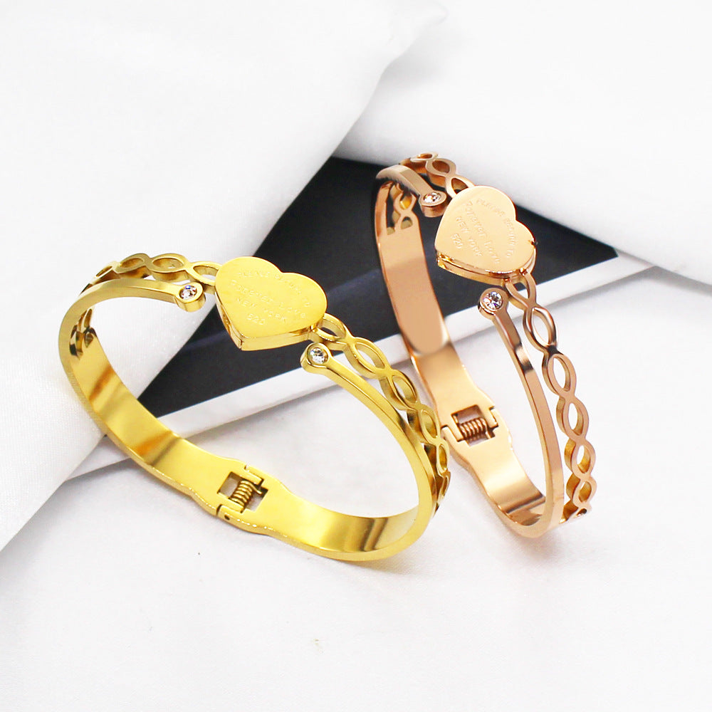 Heart-Shaped Letter Bracelet: A Stylish, Minimalist, and Versatile Accessory Made of Titanium Steel That Won't Fade