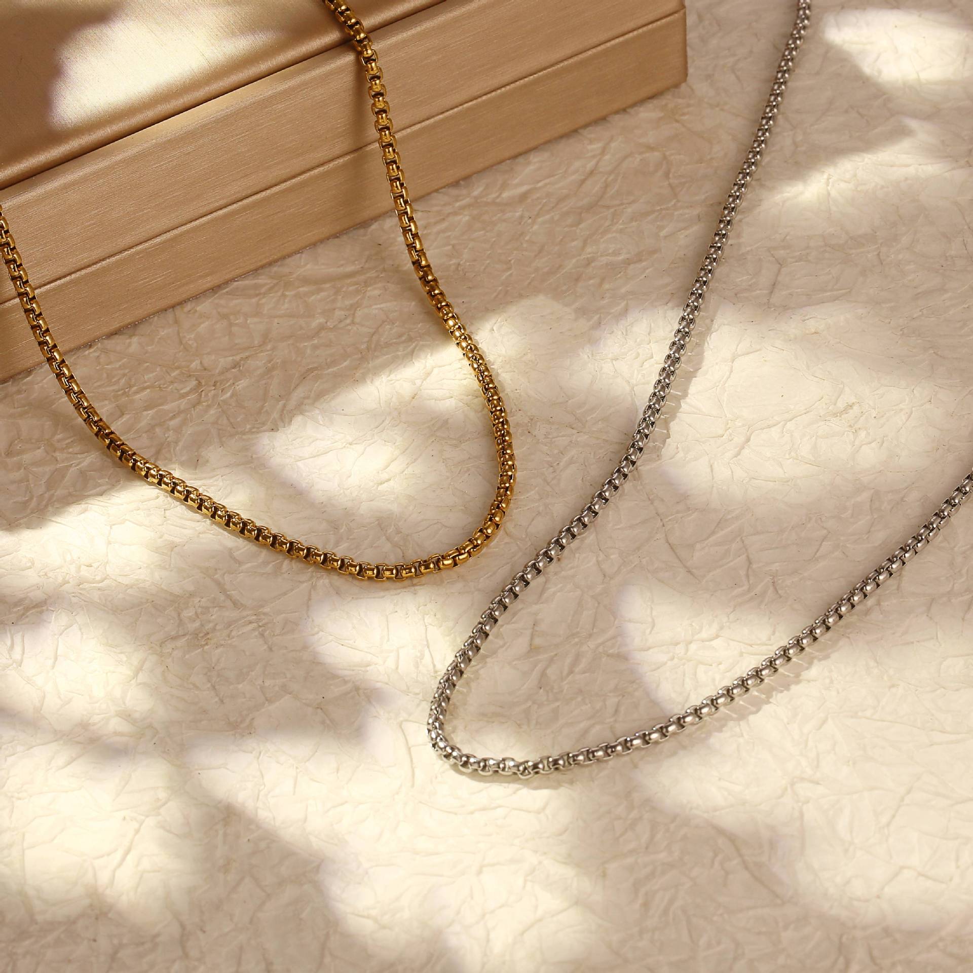 Fashionable 18K Gold-Plated Stainless Steel Figaro Necklace Trendy and Versatile Titanium Steel Chain Necklace