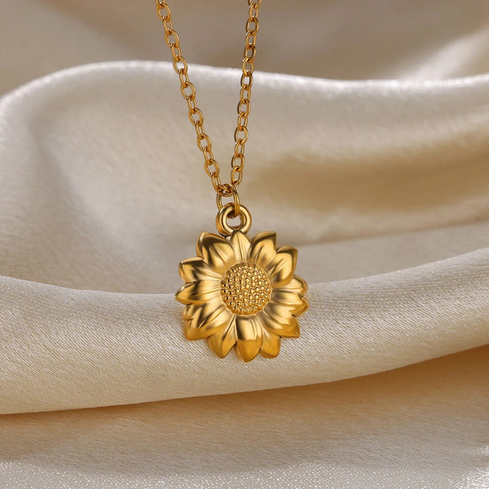 Stainless Steel Geometric Necklace For Women Fashion Sun Sunflower Pendant Clavicle Chain Aesthetic Jewelry