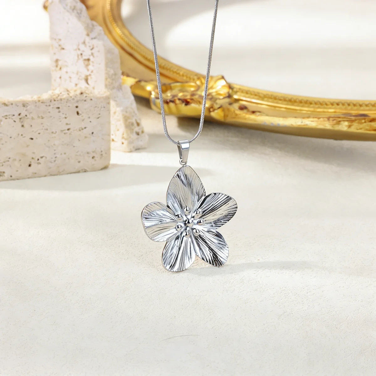 Stainless Steel Geometric Necklace For Women Fashion Sun Sunflower Pendant Clavicle Chain Aesthetic Jewelry