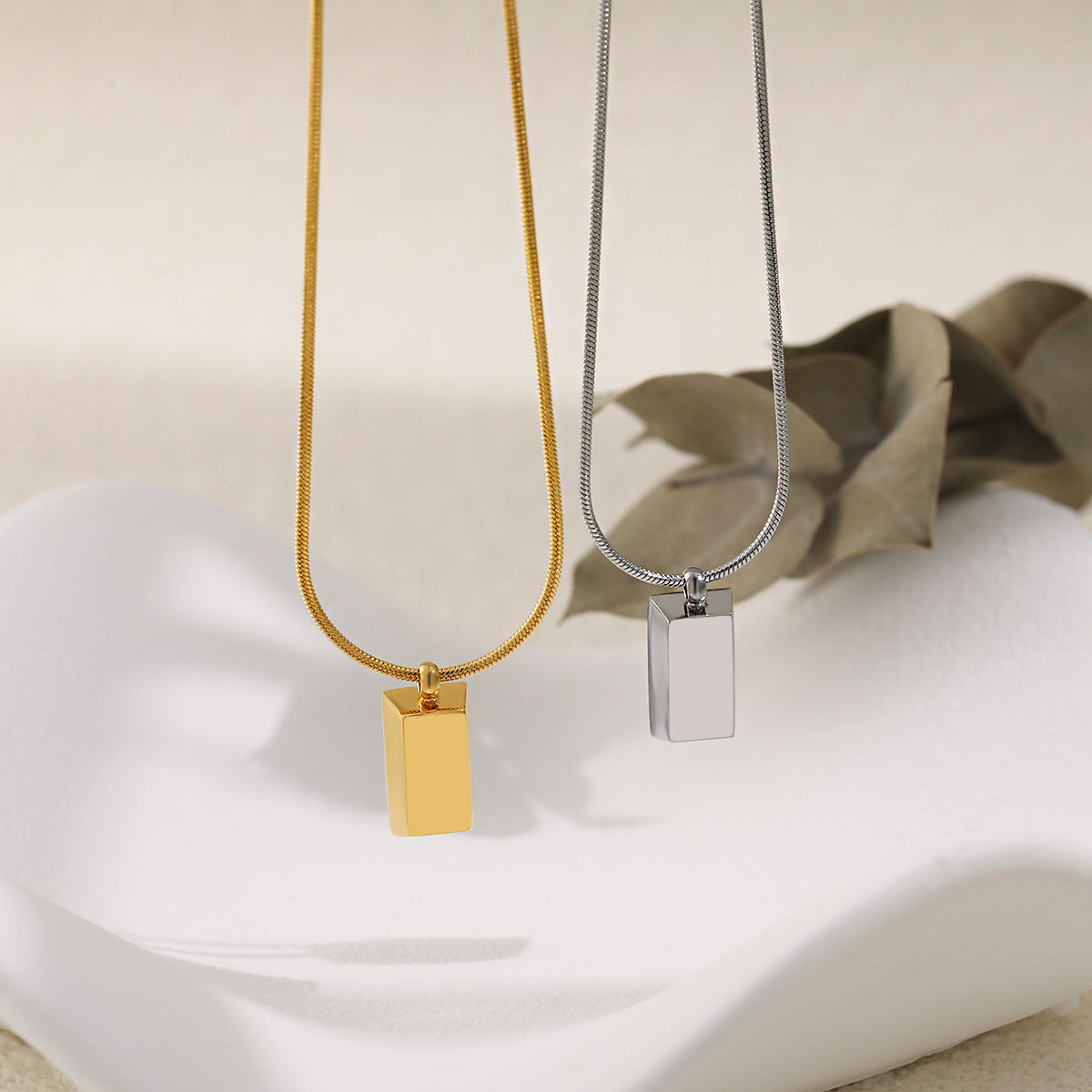 18K Gold Plated Stainless Steel Rope Chain Waterproof Rectangle Pendant Choker Necklace for Women Trendy Anniversary Party