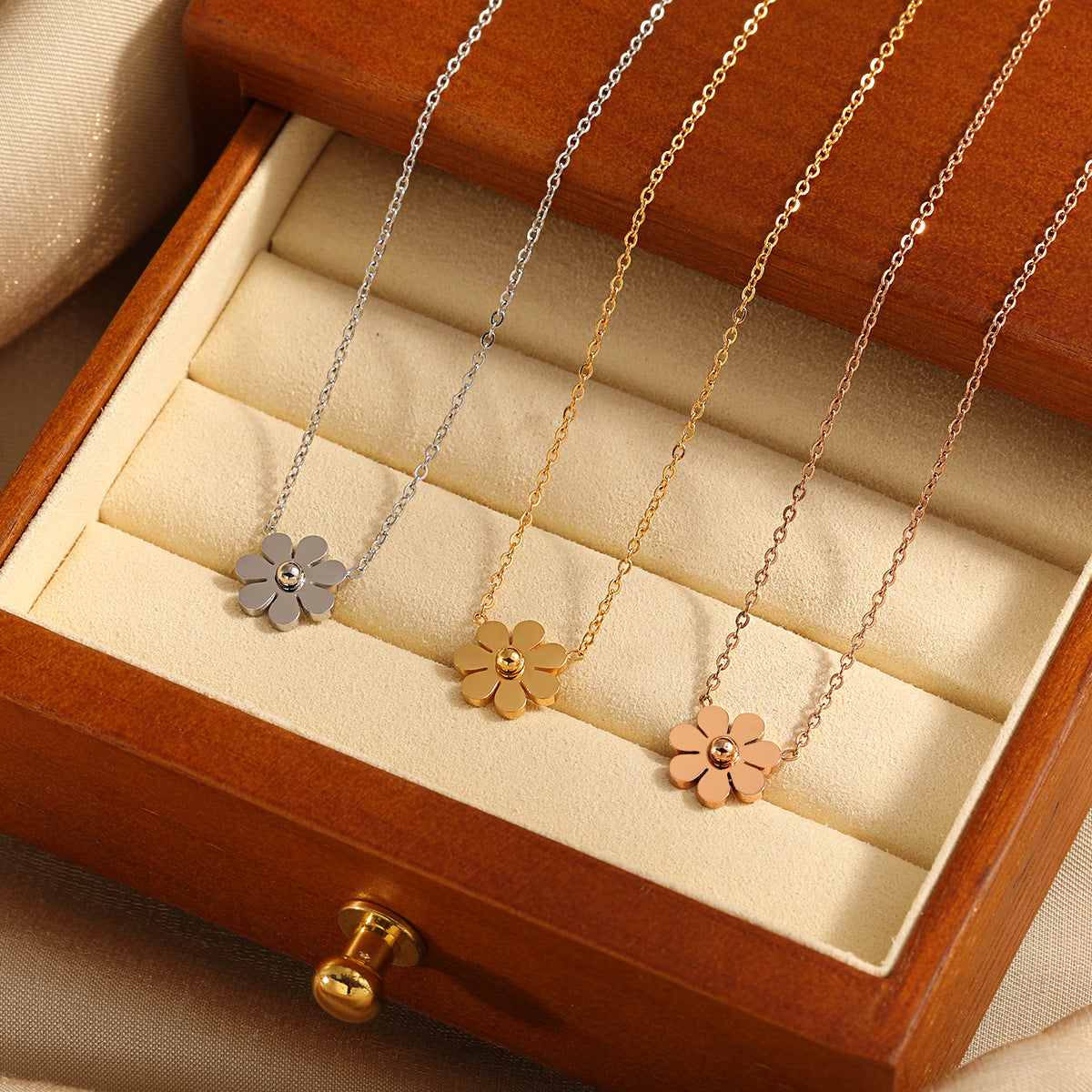 Hot Selling Trendy 18K Gold Plated Stainless Steel Link Chain Tassel Flower Pendant Necklace for Women Anniversary Gift Party