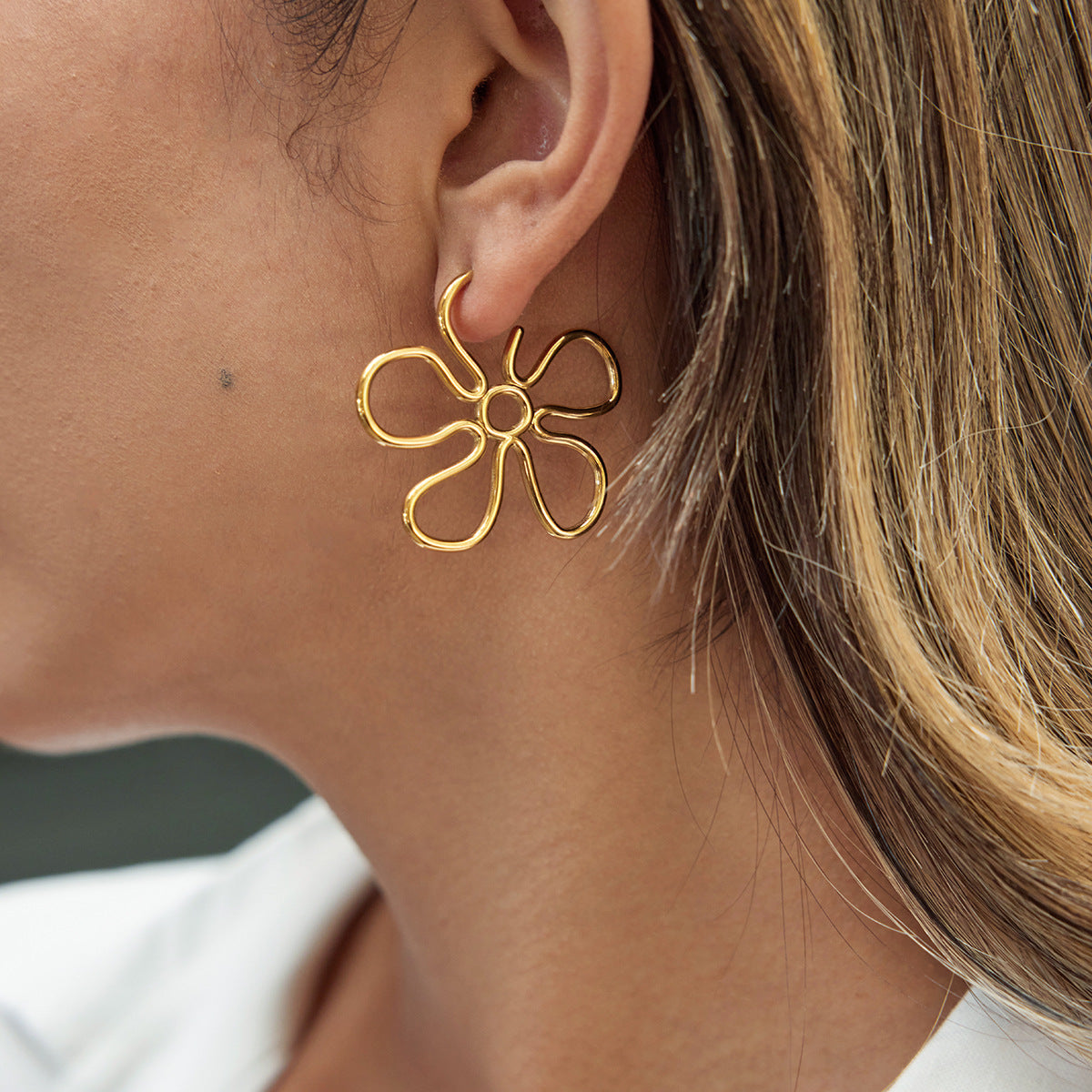 Best Gift Cute Jewelry Women 18K Gold Plated Stainless Steel Flower Drop Earrings Large Wholesale Party Third Party Certified