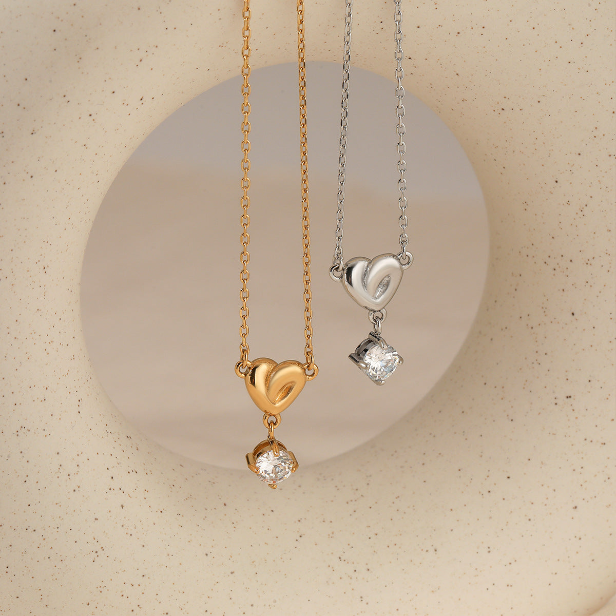 Shining Zircon Pendant Necklace Stainless Steel 18K Gold Plated Link Chain Claw Setting Heart Design Fashion Jewelry for Gift