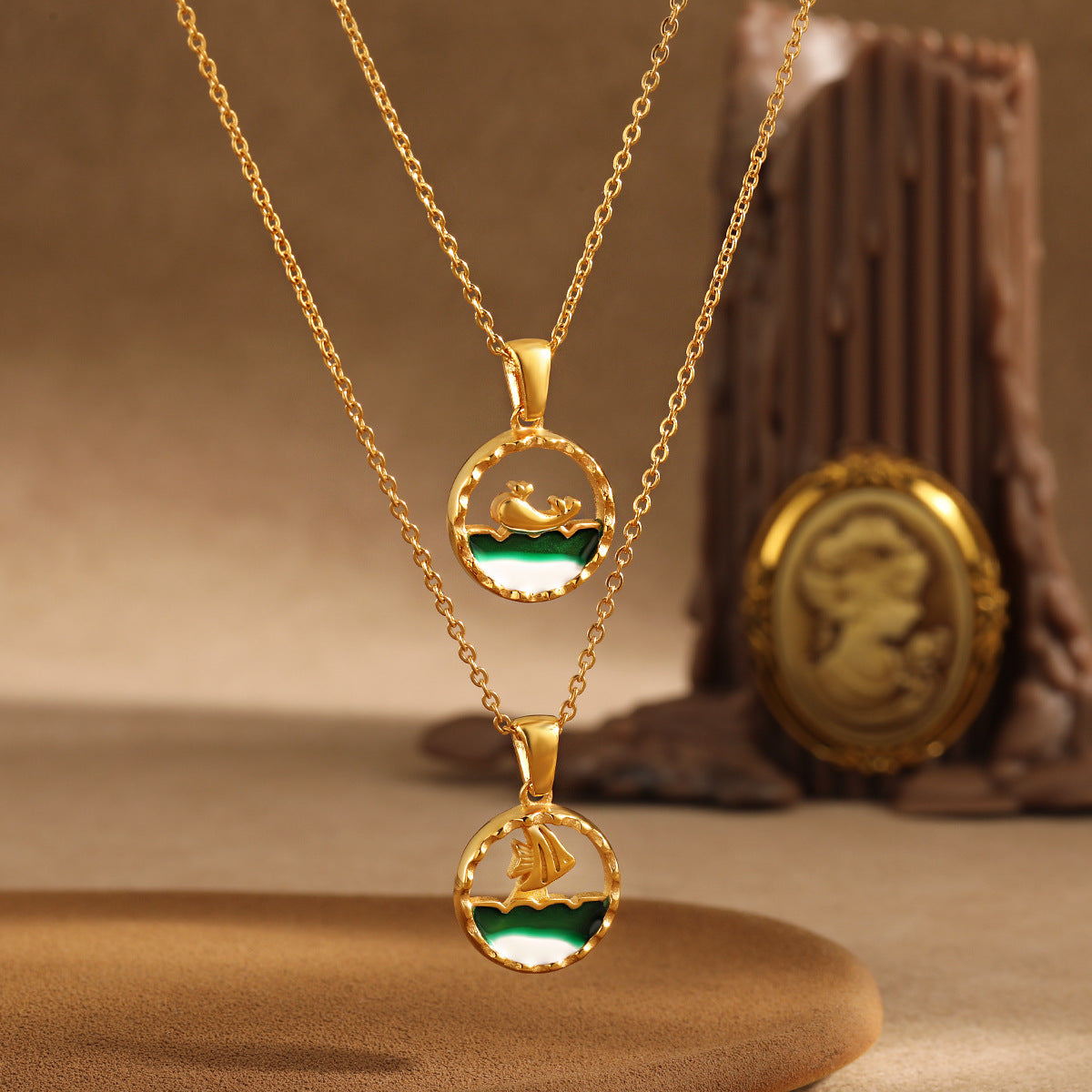 Vintage Unisex Stainless Steel 18K Gold Plated Resin Sea Animal Pendant Necklace with Link Chain-Party Gift