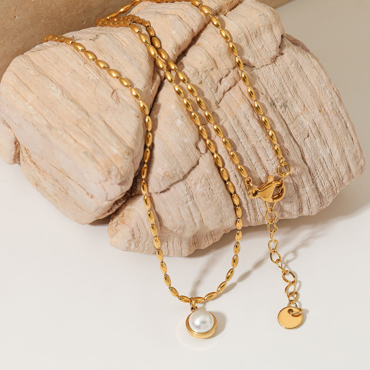 Stainless Steel 18k Gold Plated Necklaces with Pearl Pendant Fashion Jewelry Necklaces for Women Pearl Necklace Wholesale