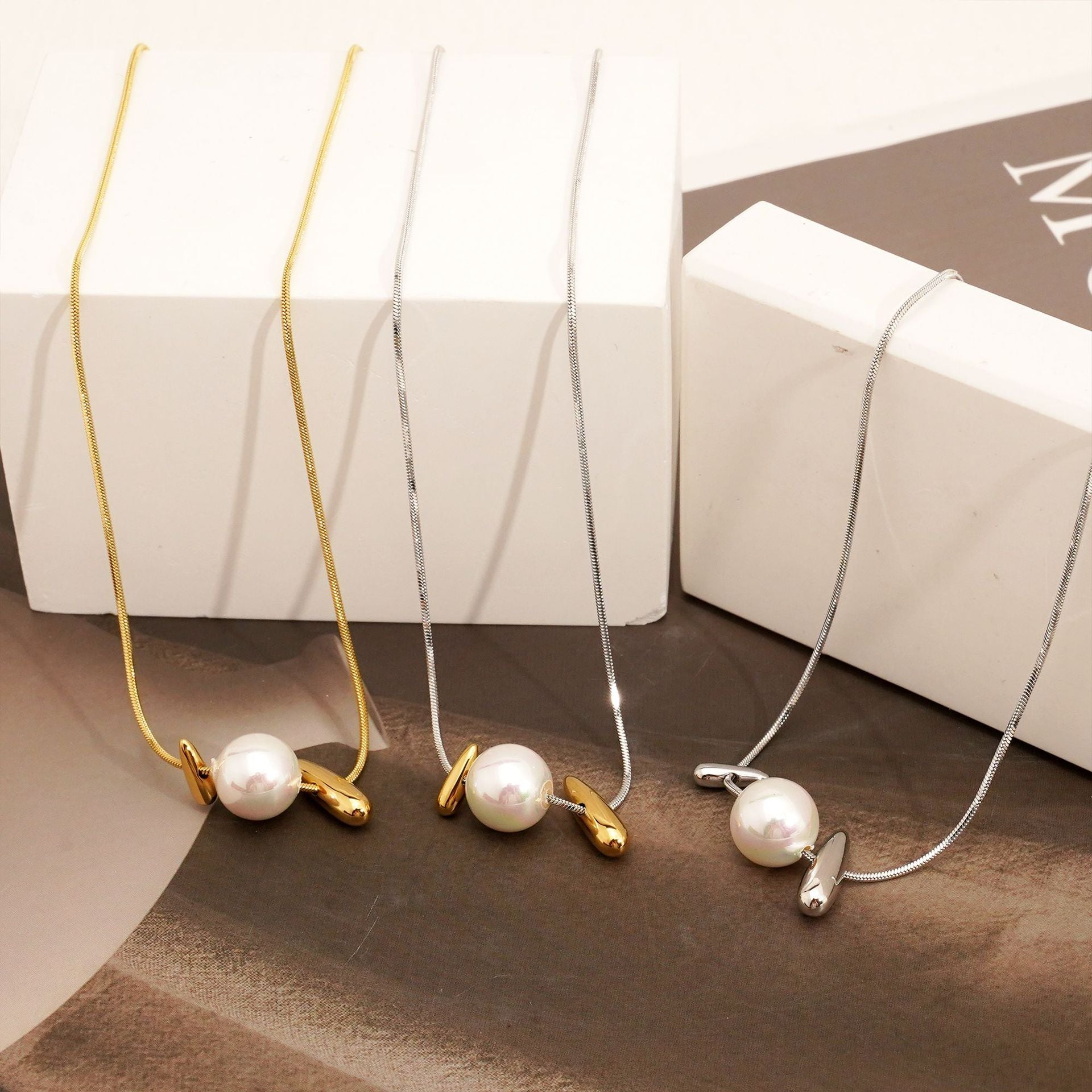 Factory Wholesale Stainless Steel 18K Gold Plated Rope Chain Necklaces for Women Designer Jewelry Necklaces with Big Round Pearl