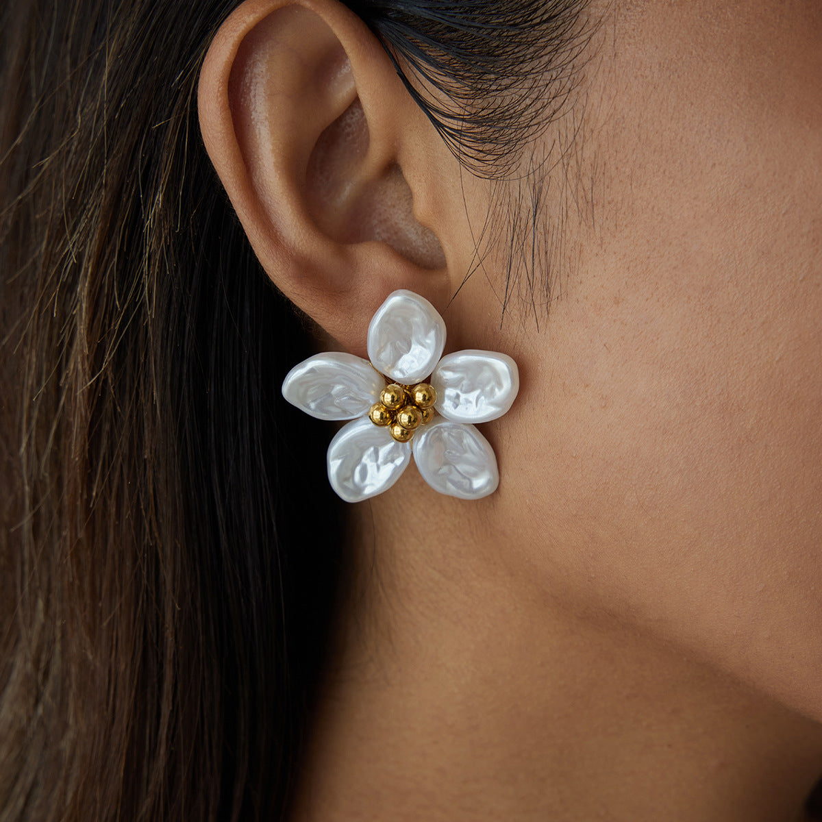 Wholesale 18k Gold PVD Plated Stainless Steel Flower-Shaped Pearl Stud Earrings for Girls Trendy Fashion Jewelry for Parties