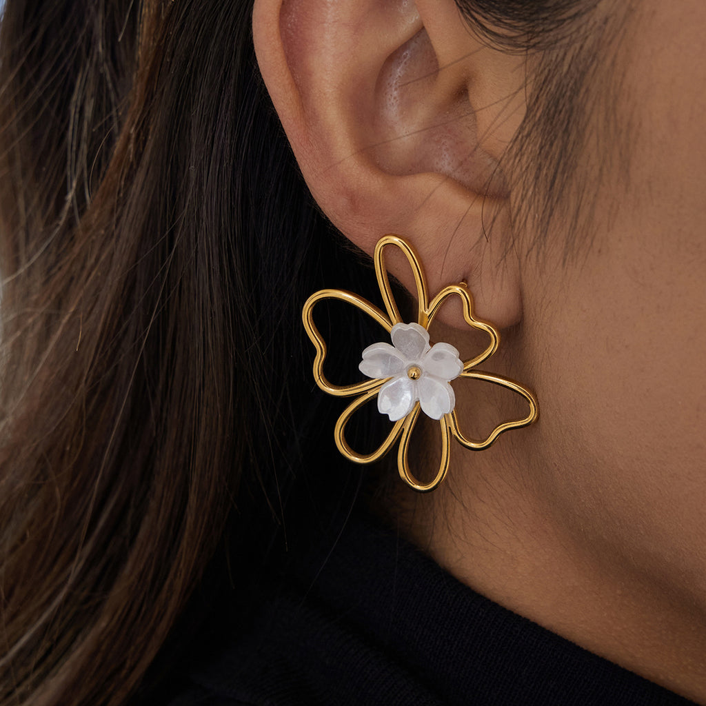 Wholesale 18k Gold PVD Plated Stainless Steel Flower-Shaped Pearl Stud Earrings for Girls Trendy Fashion Jewelry for Parties