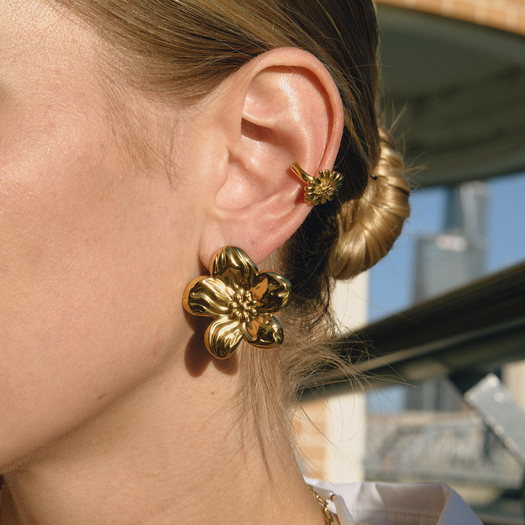 Customizable Stainless Steel Stud Earrings in Romantic Flower Shape 18K Gold PVD Plated Trendy Fashion Accessory for Parties