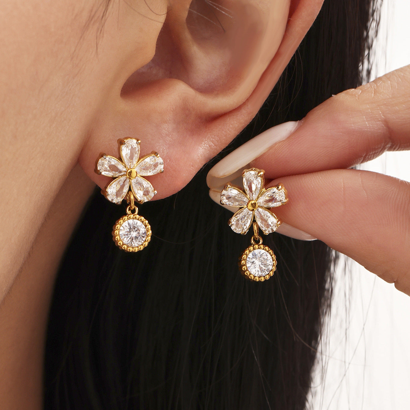 White Zircon Flower Drop Earrings Brides Waterproof Stainless Steel Jewelry with Real Gold Plating Wholesale Fashion Accessory