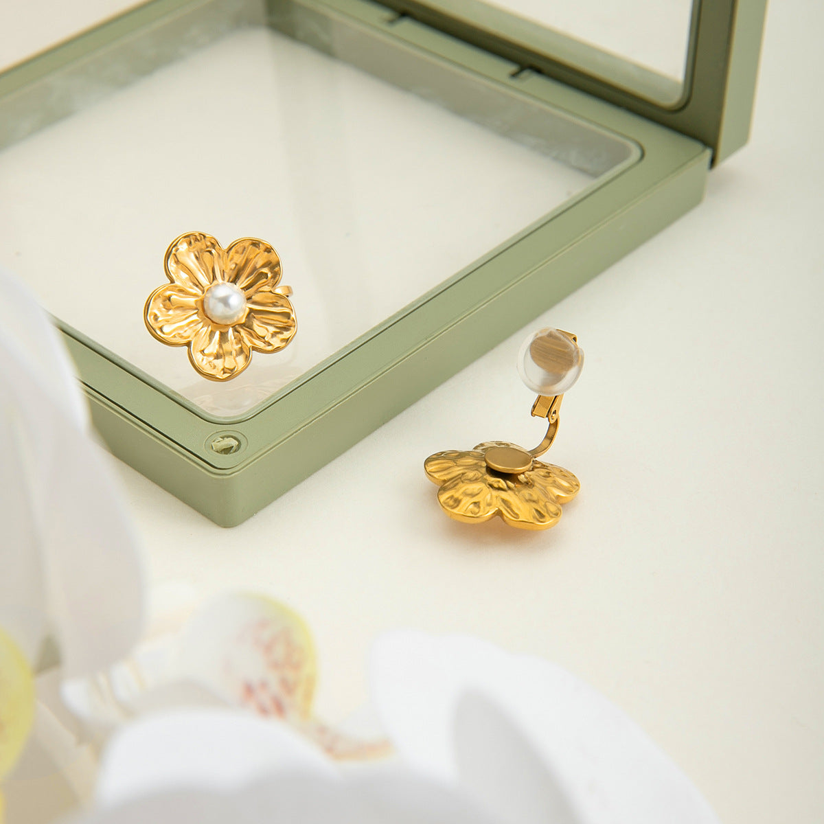 18K Gold PVD Stainless Steel Flower Pearl Clip-on Earrings for Women Unisex Trendy Non-Tarnish Waterproof Hypoallergenic Party