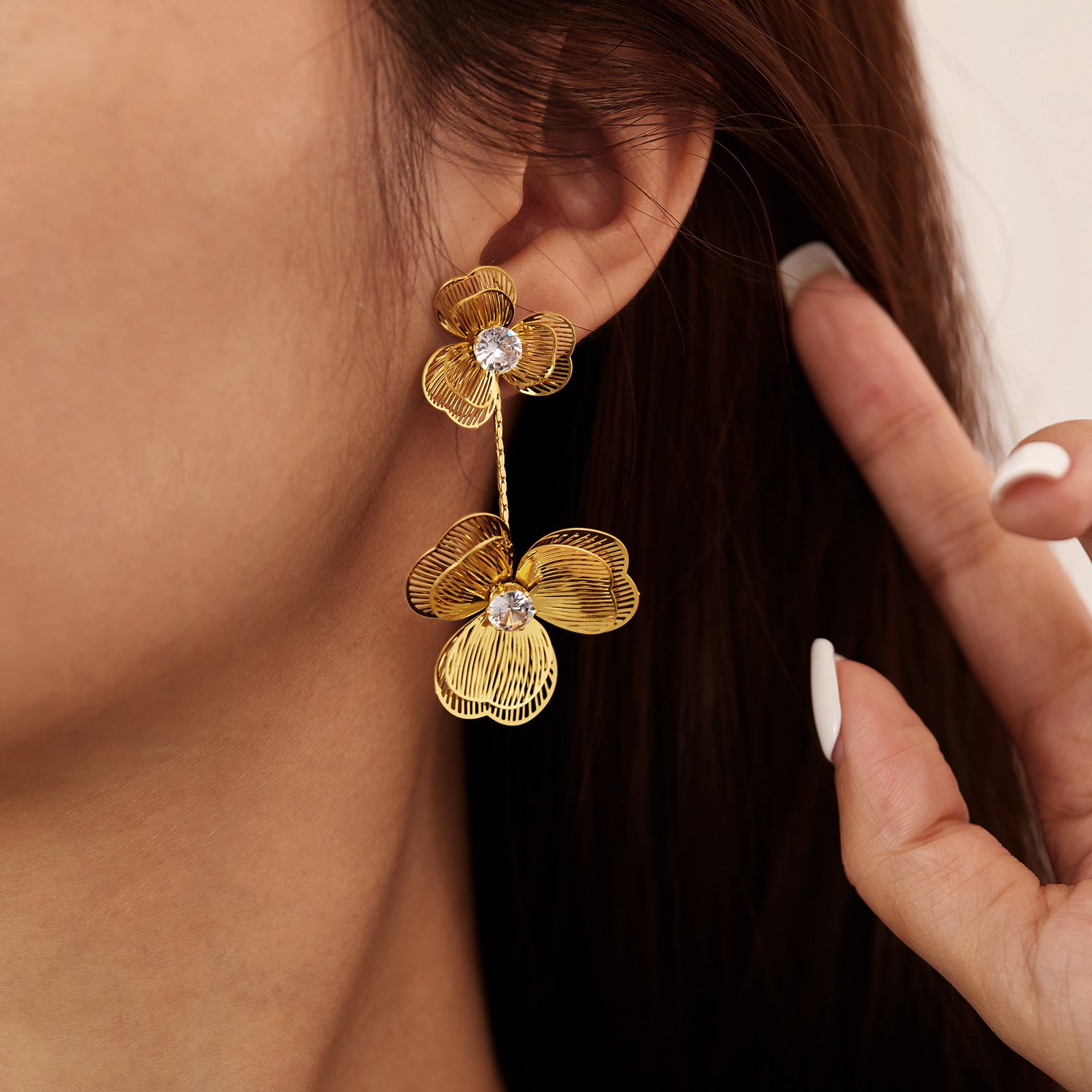 Wholesale Real Gold Plated Waterproof Stainless Steel Flower Drop Earrings with White Zircons Fashion Accessory for Brides