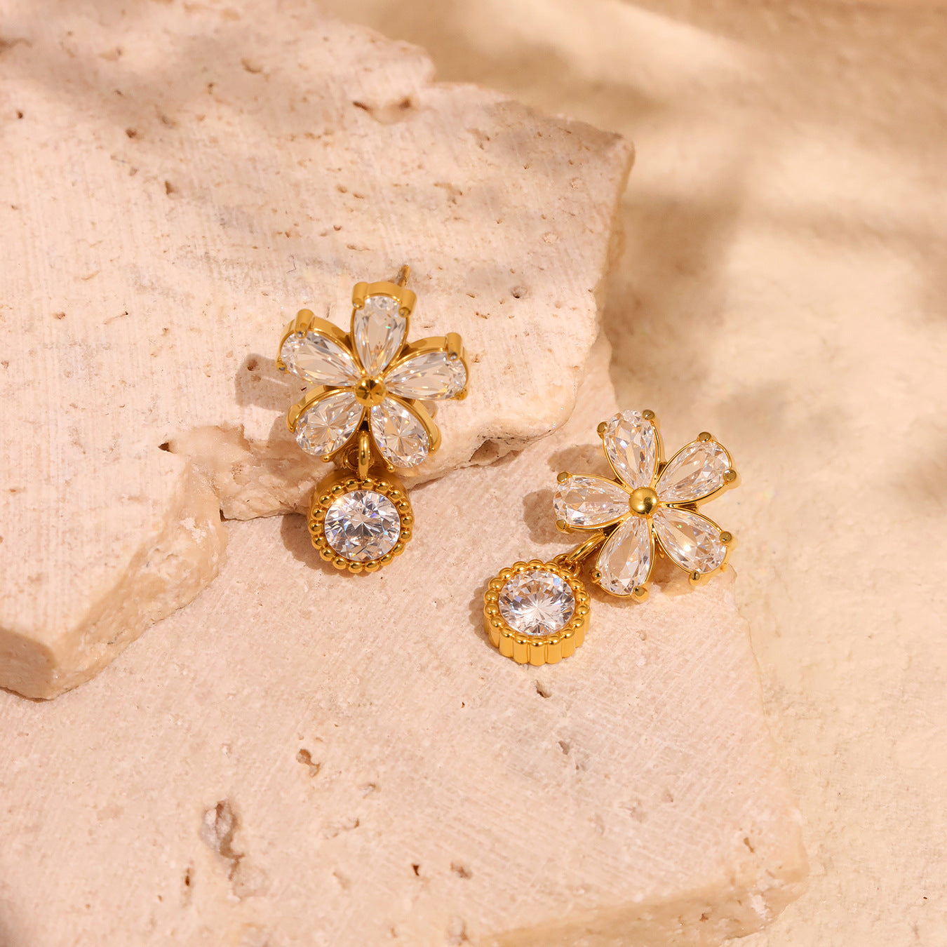 White Zircon Flower Drop Earrings Brides Waterproof Stainless Steel Jewelry with Real Gold Plating Wholesale Fashion Accessory