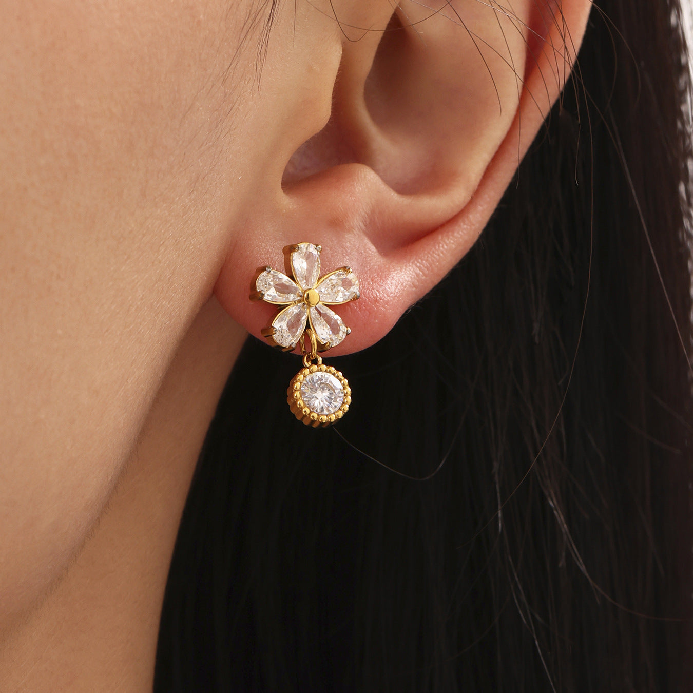 White Zircon Flower Drop Earrings Brides Waterproof Stainless Steel Jewelry with Real Gold Plating Wholesale Fashion Accessory