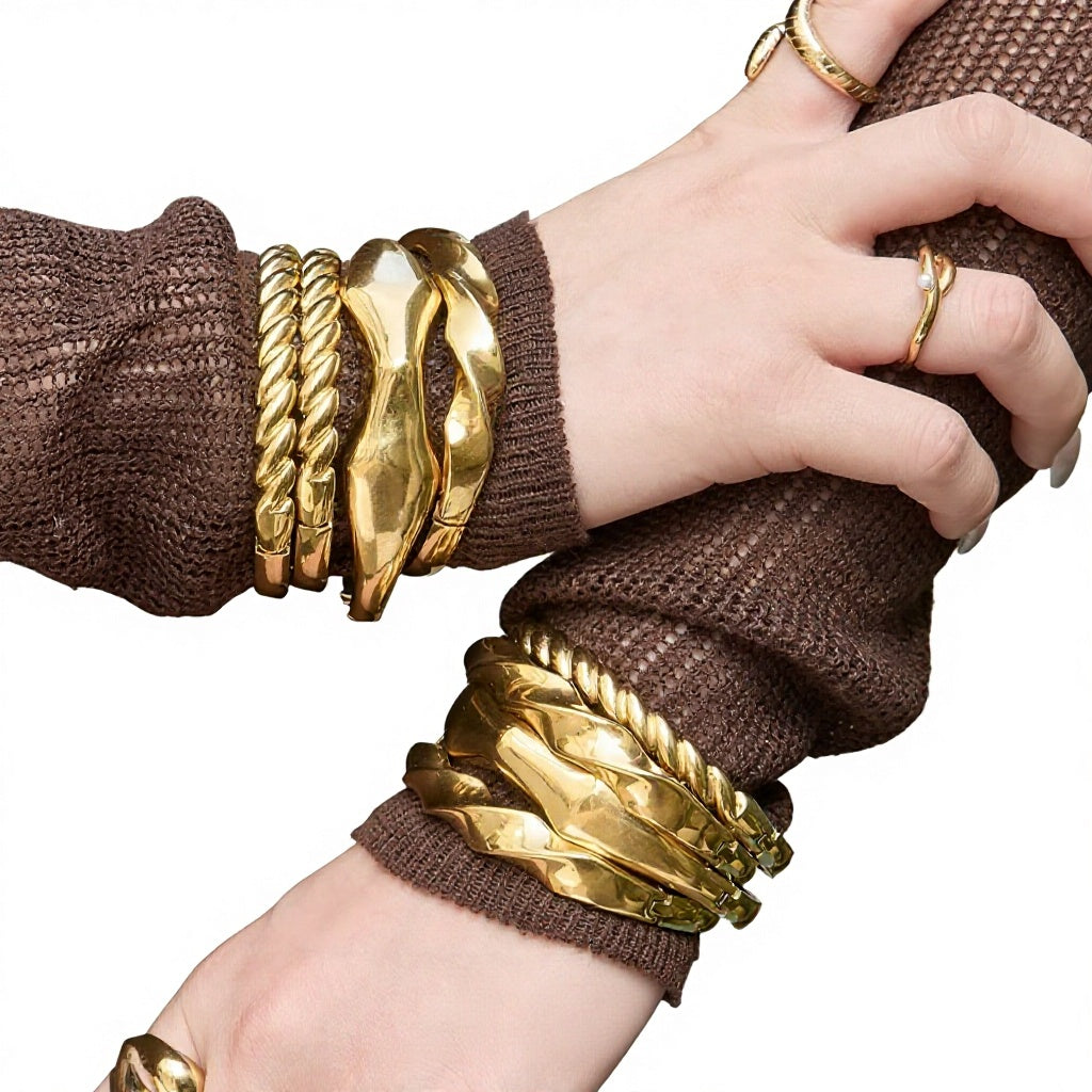 2026 Hot Sale 18K Gold Stainless Steel Bangle Minimalist Circle Bracelet for Women