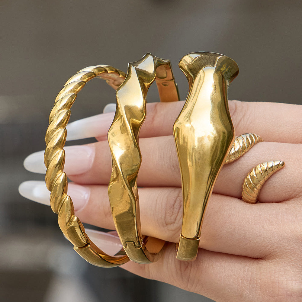 2026 Hot Sale 18K Gold Stainless Steel Bangle Minimalist Circle Bracelet for Women