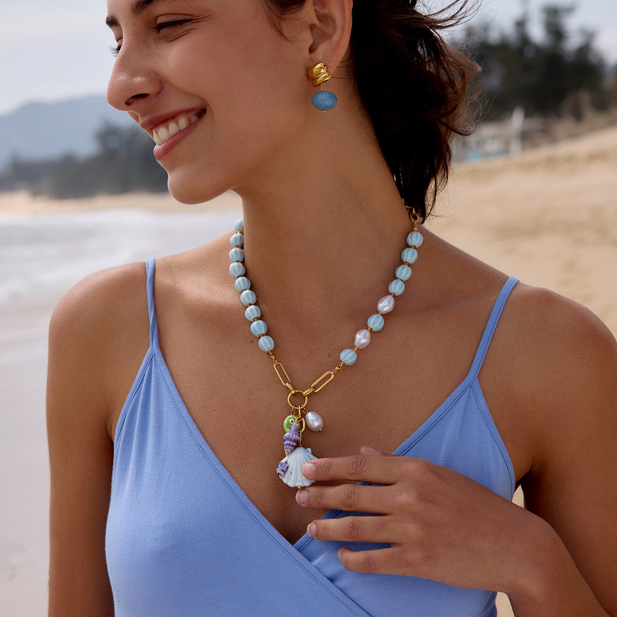 Ceramic Shell Colored Stainless Steel Necklace - a Luxurious and Niche Accessory Suitable for Summer Beach Vacation Style