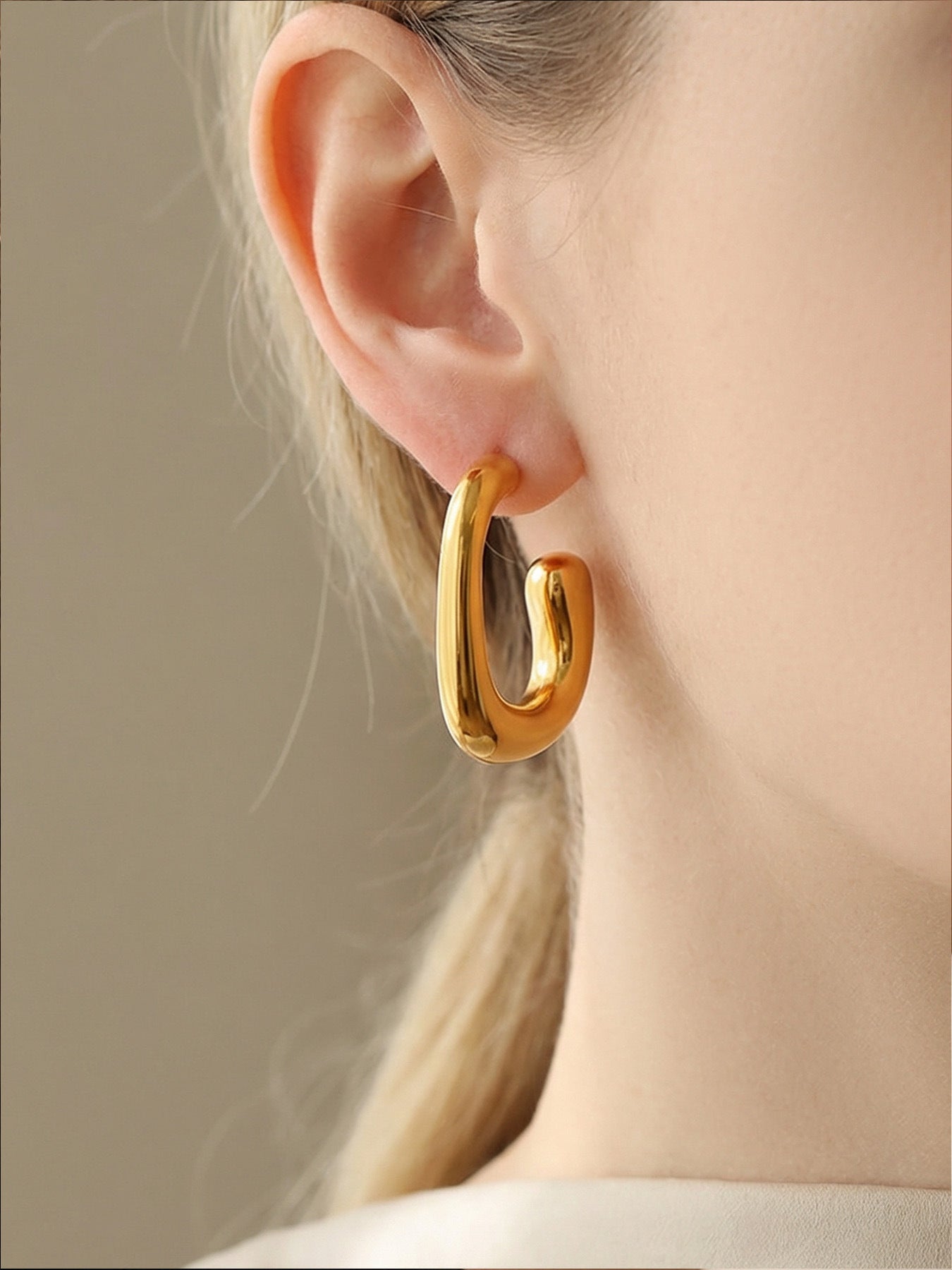 2026 Trendy Minimalist C Shape Earrings 18K Gold Plated Irregular Hoop Versatile Daily Wear Stainless Steel Earrings for Women