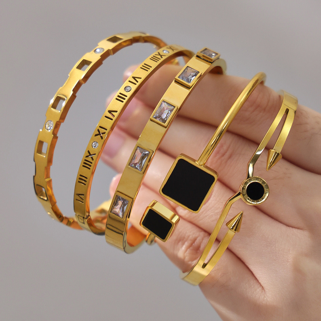 Fashion Stainless Steel Roman Numeral Zircon Bracelet for Women Minimalist Luxury Cubic Zirconia Bangle with Secure Clasp