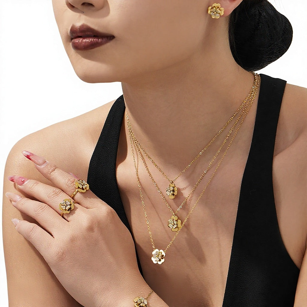 Mystery Stainless Steel Three Dimensional Five Leaf Clover Zircon Pendant Necklace 18k Gold Plated Bamboo Chain European
