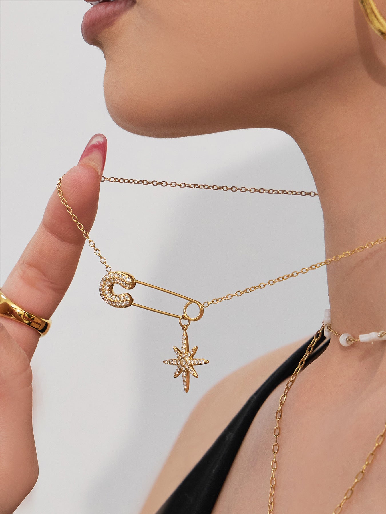 2026 New Fashion 5A Zircon Sunflower Pendant Necklace with Shell Star Bracelet Set Sparkling Eight-Pointed Star Gift for Women