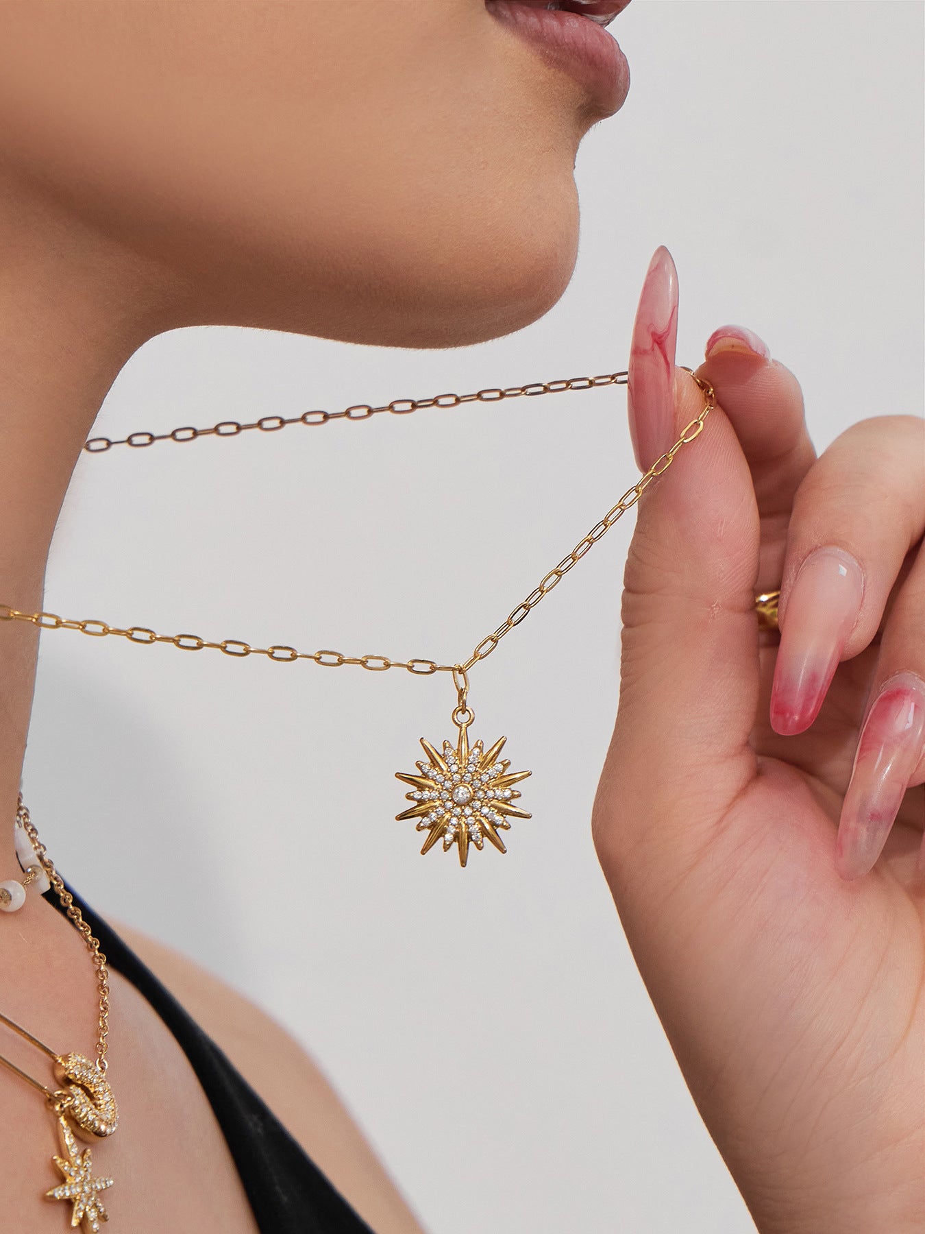 2026 New Fashion 5A Zircon Sunflower Pendant Necklace with Shell Star Bracelet Set Sparkling Eight-Pointed Star Gift for Women