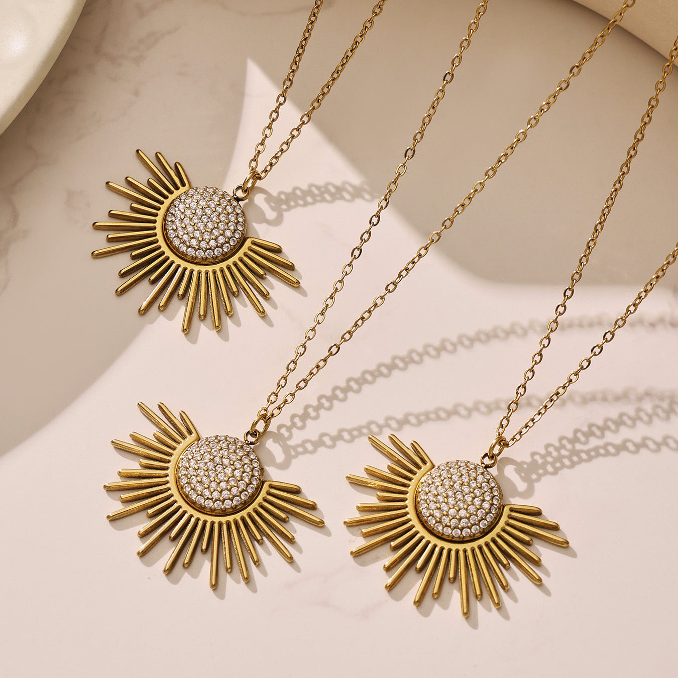 Fashion PVD Gold Plated Sun Necklace for Women Elegant Zirconia Stainless Steel Chain Minimalist Daily Wear Jewelry Gift