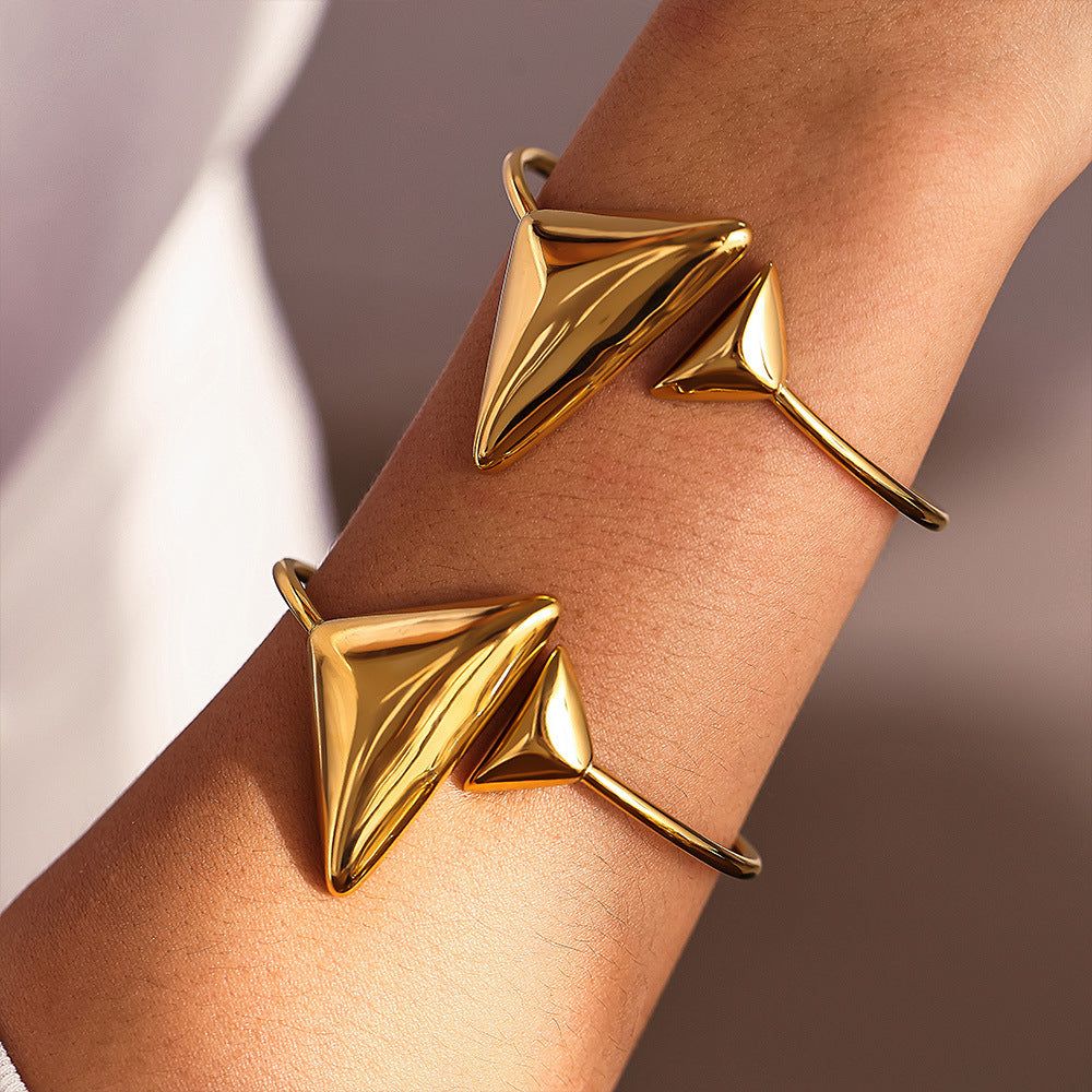 M01222B Stainless Steel Fashion Jewelry Bracelet 18K True Gold PVD Plated Cuff Fashionable Wholesale Bangles
