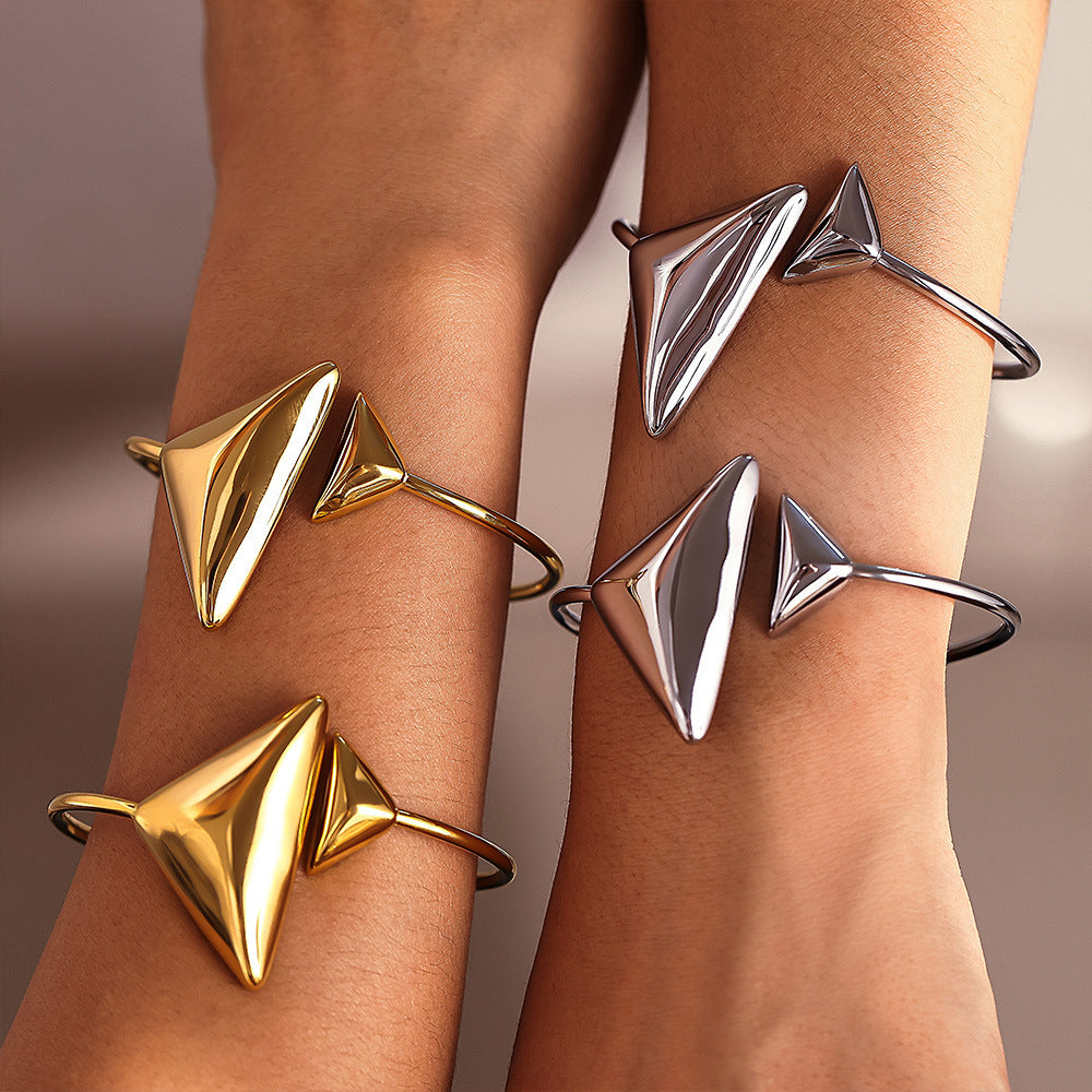 M01222B Stainless Steel Fashion Jewelry Bracelet 18K True Gold PVD Plated Cuff Fashionable Wholesale Bangles