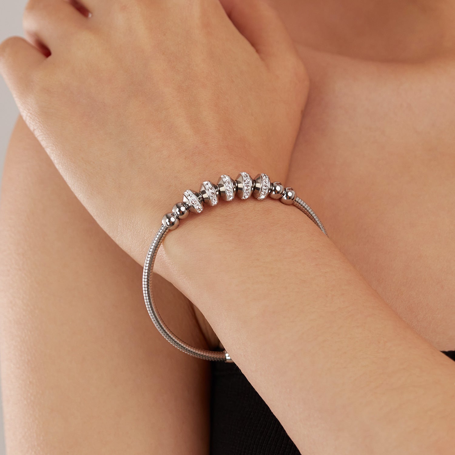 Elegant Stainless Steel Magnet Cuff Bracelet for Women and Men Fashionable Jewelry Bangles