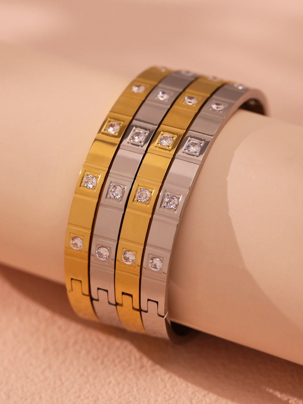 High Quality Stainless Steel Zircon Bracelets Waterproof Gold Plated Factory Wholesale Low MOQ Fashion Jewelry Bangles for Girls