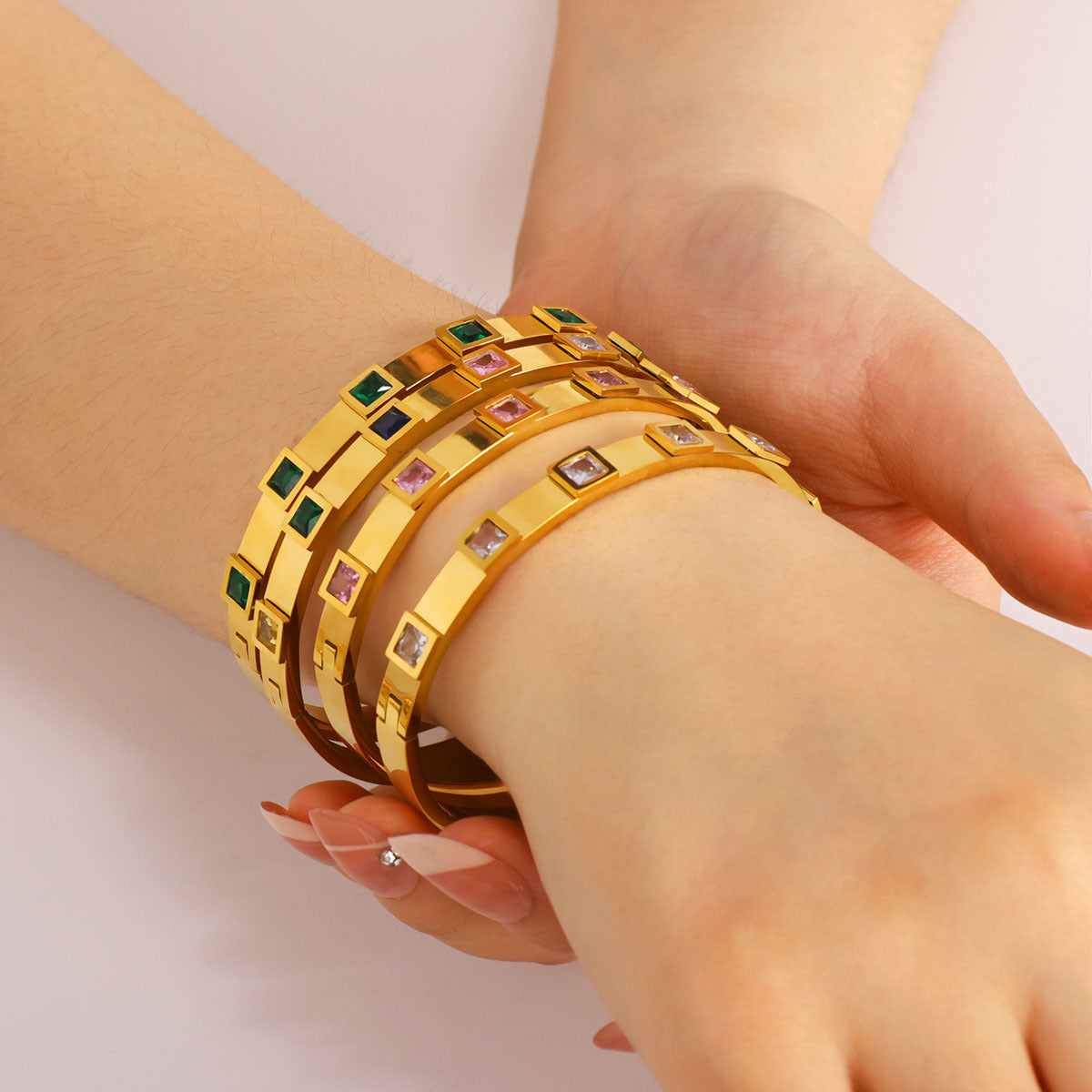 Wholesale Open and Close Gold Plated Stainless Steel Bangles Fashion Jewelry with Zircons for Girls Girls' Cuff Bracelets