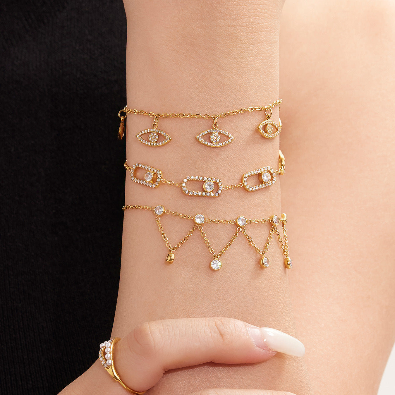 Factory Wholesale Stainless Steel Real Gold Plated Fashion Bracelets with Trendy Style and Zircon Main Stone for Gifts