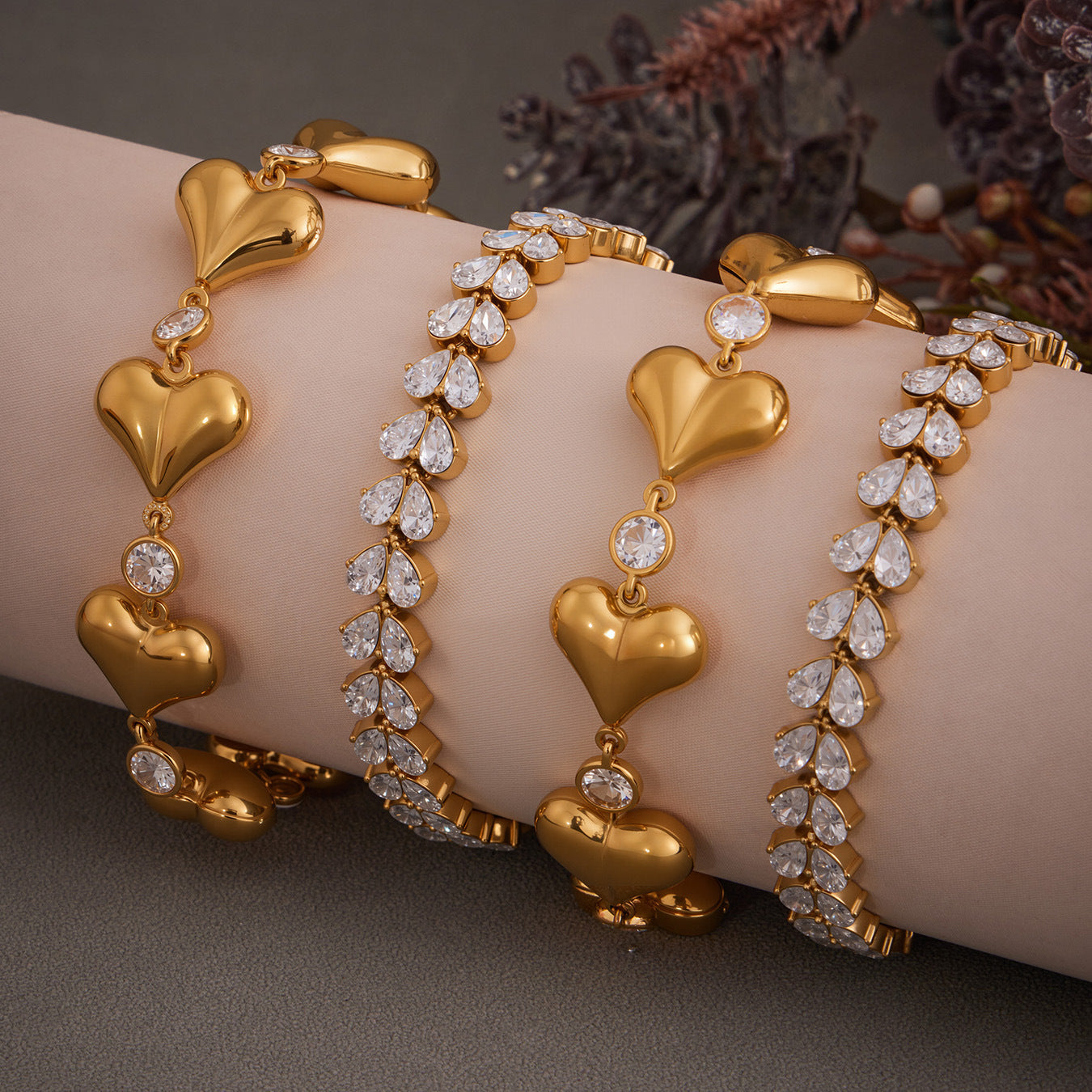 Zircon Real Gold PVD Stainless Steel Fashion Jewelry Bracelets Heart Accessorized Bangle for Girls Gift Idea