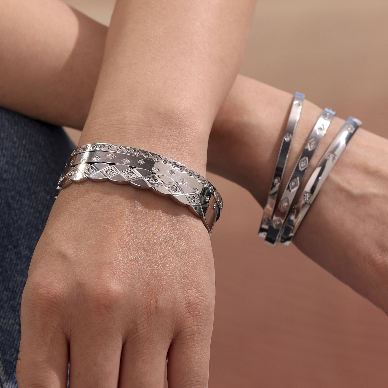 Wholesale Factory-Approved Stainless Steel Cuff Bracelets White Zircon Waterproof Gold Plating Open-Close Design Fashion Jewelry