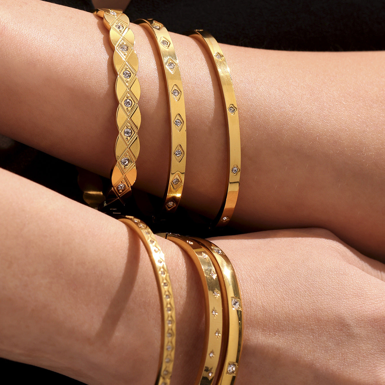 Wholesale Factory-Approved Stainless Steel Cuff Bracelets White Zircon Waterproof Gold Plating Open-Close Design Fashion Jewelry