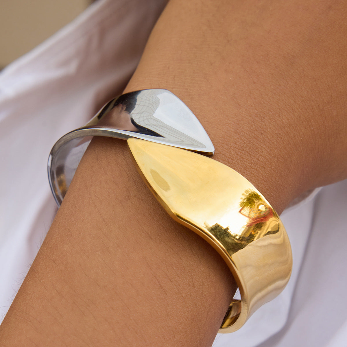 Customizable 18K Gold PVD Plated Stainless Steel Fashion Open and Close Cuff Bracelets 2 Tone Bangles for Men and Women